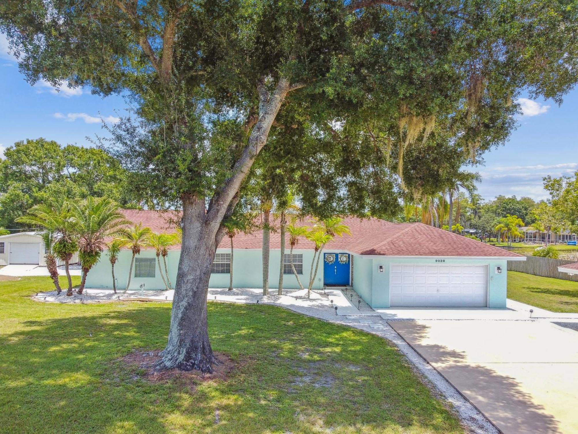 Lake House Westchase Area. Heated Pool Waterfront! Tampa Exterior photo
