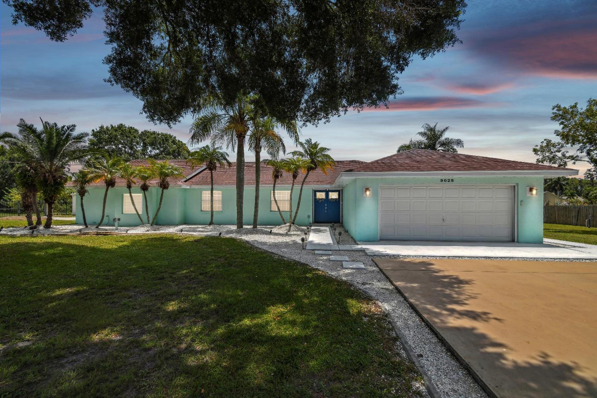Lake House Westchase Area. Heated Pool Waterfront! Tampa Exterior photo